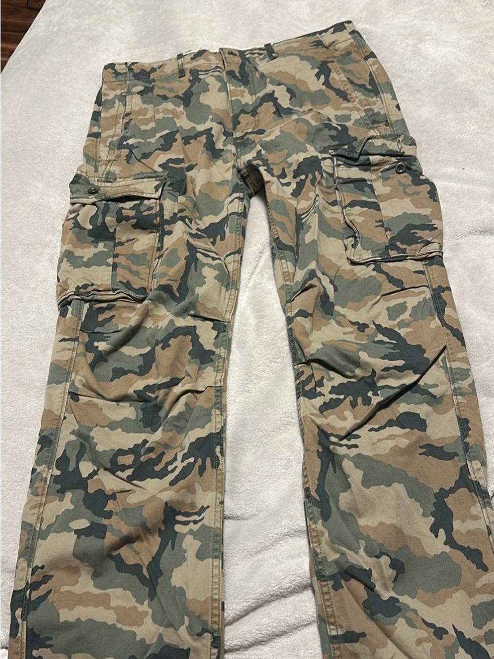 Levi's Olive & Tan Camo Cargo Pants - Utility Style